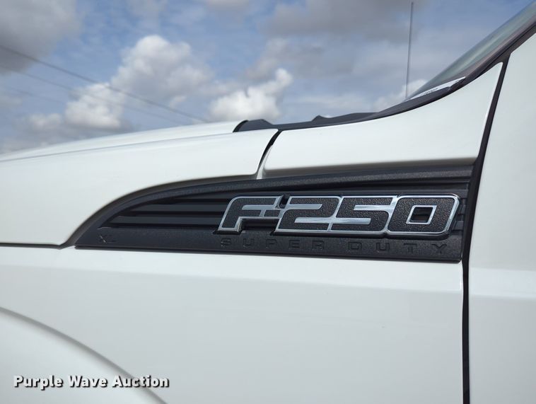 image for item LY9392 2013 Ford F250 Super Duty XL  Crew Cab pickup truck