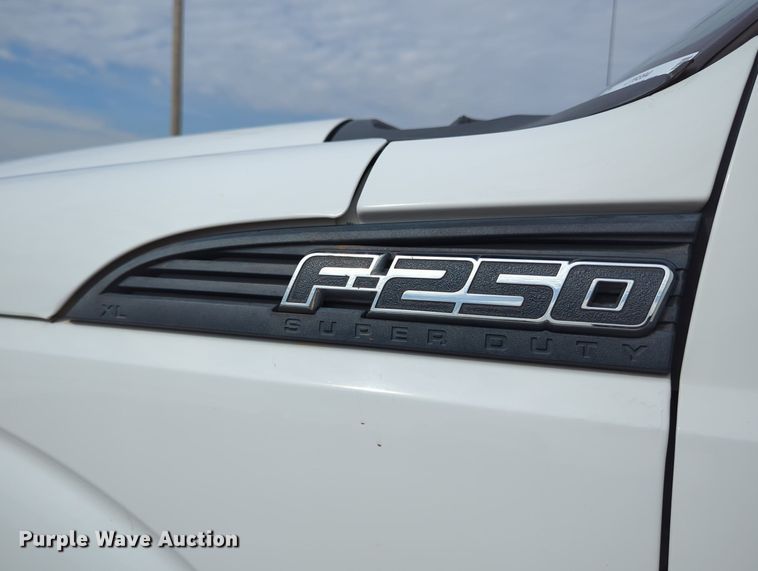 image for item LY9394 2014 Ford F250 Super Duty XL  pickup truck