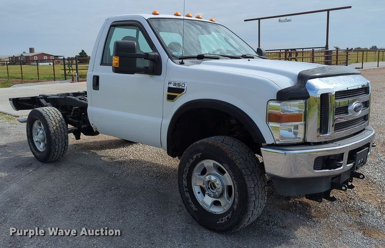 image for item LY9395 2008 Ford F350 Super Duty  pickup truck cab and chassis