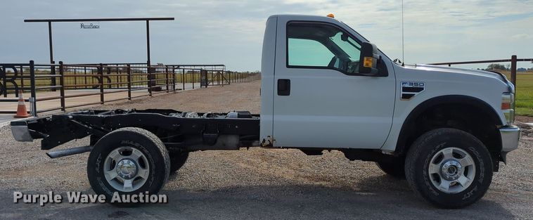 image for item LY9395 2008 Ford F350 Super Duty  pickup truck cab and chassis