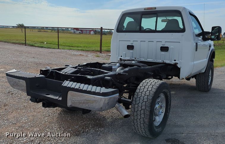 image for item LY9395 2008 Ford F350 Super Duty  pickup truck cab and chassis