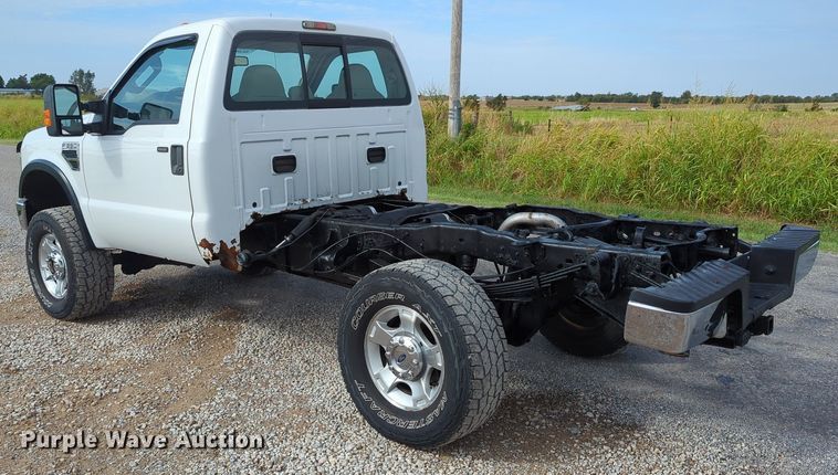 image for item LY9395 2008 Ford F350 Super Duty  pickup truck cab and chassis