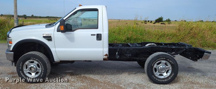 image for item LY9395 2008 Ford F350 Super Duty  pickup truck cab and chassis