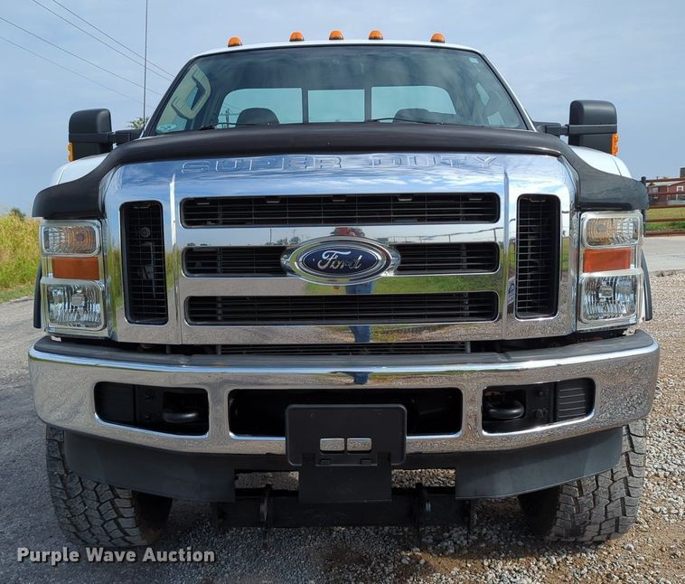image for item LY9395 2008 Ford F350 Super Duty  pickup truck cab and chassis