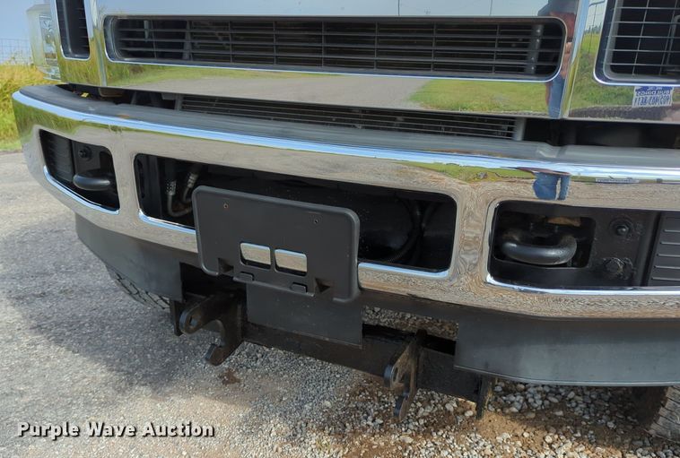 image for item LY9395 2008 Ford F350 Super Duty  pickup truck cab and chassis