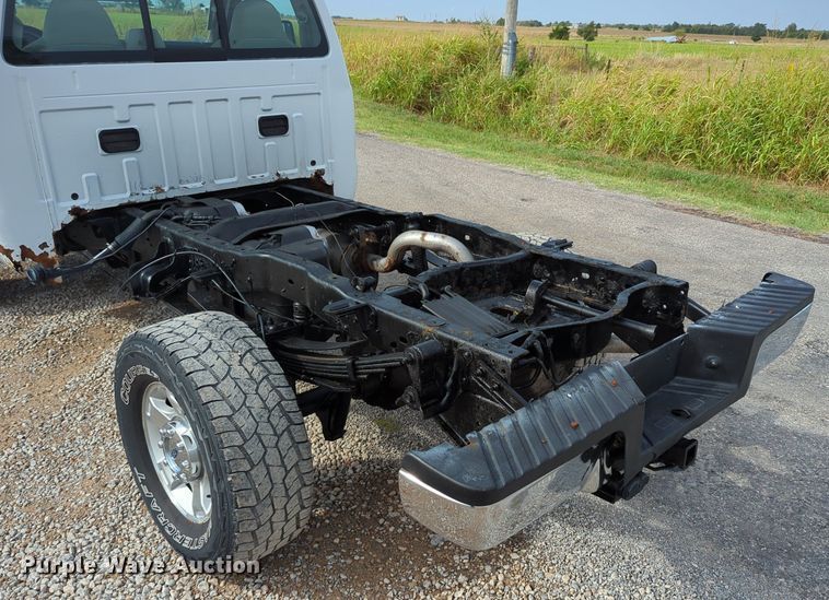 image for item LY9395 2008 Ford F350 Super Duty  pickup truck cab and chassis