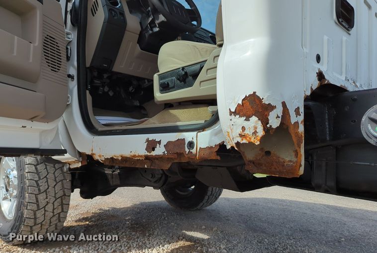 image for item LY9395 2008 Ford F350 Super Duty  pickup truck cab and chassis