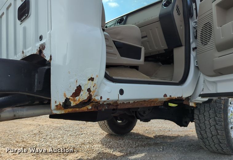 image for item LY9395 2008 Ford F350 Super Duty  pickup truck cab and chassis