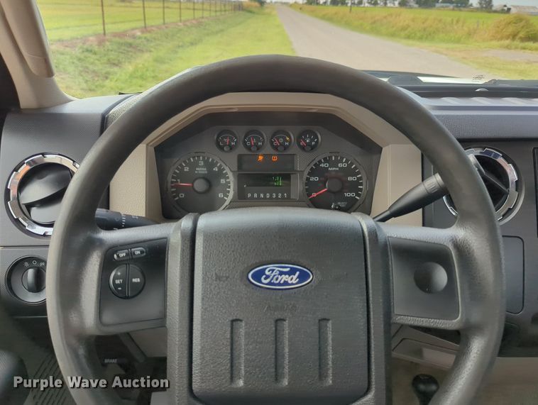 image for item LY9395 2008 Ford F350 Super Duty  pickup truck cab and chassis