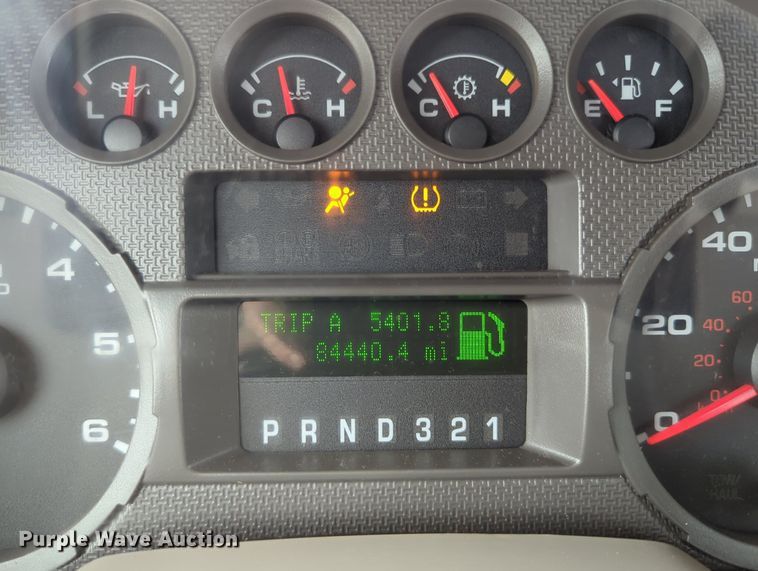 image for item LY9395 2008 Ford F350 Super Duty  pickup truck cab and chassis