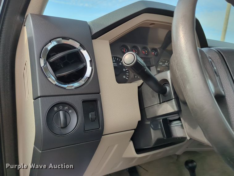 image for item LY9395 2008 Ford F350 Super Duty  pickup truck cab and chassis