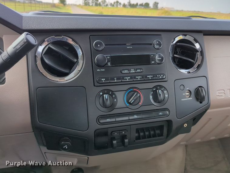 image for item LY9395 2008 Ford F350 Super Duty  pickup truck cab and chassis