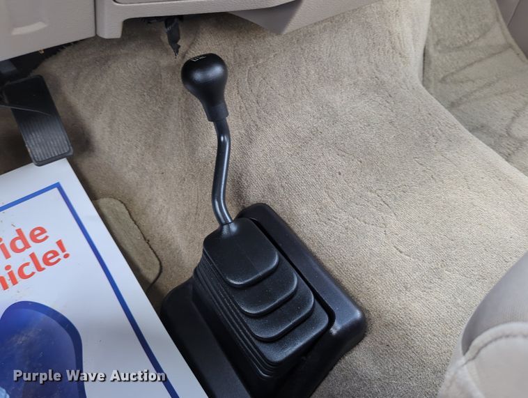 image for item LY9395 2008 Ford F350 Super Duty  pickup truck cab and chassis