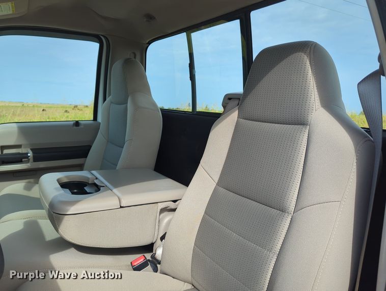 image for item LY9395 2008 Ford F350 Super Duty  pickup truck cab and chassis