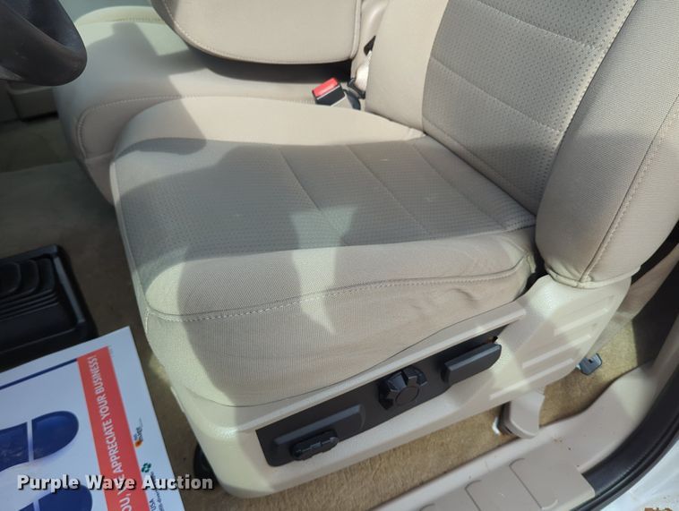 image for item LY9395 2008 Ford F350 Super Duty  pickup truck cab and chassis