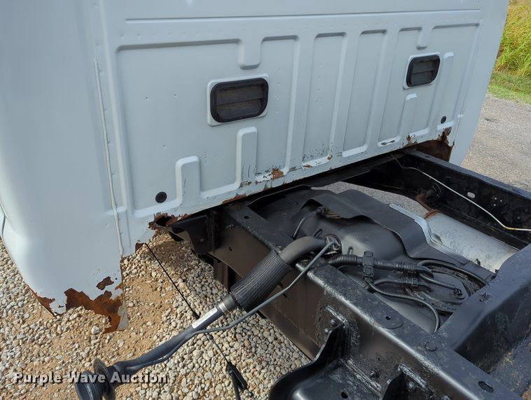 image for item LY9395 2008 Ford F350 Super Duty  pickup truck cab and chassis