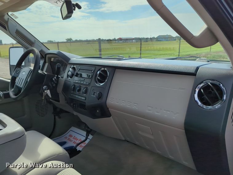 image for item LY9395 2008 Ford F350 Super Duty  pickup truck cab and chassis