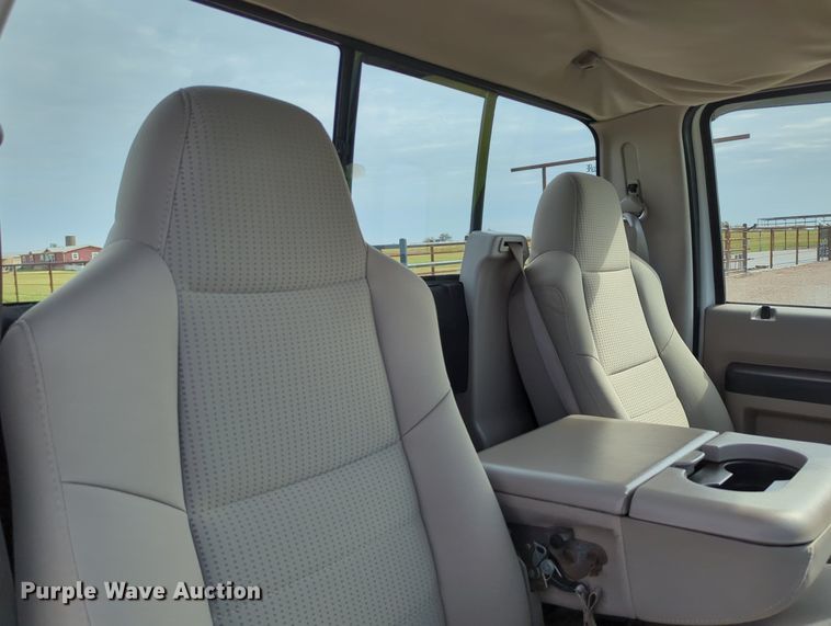 image for item LY9395 2008 Ford F350 Super Duty  pickup truck cab and chassis