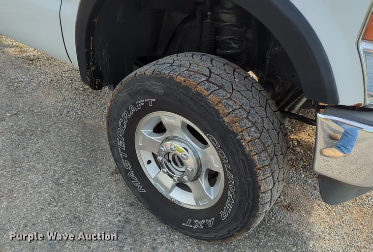 image for item LY9395 2008 Ford F350 Super Duty  pickup truck cab and chassis