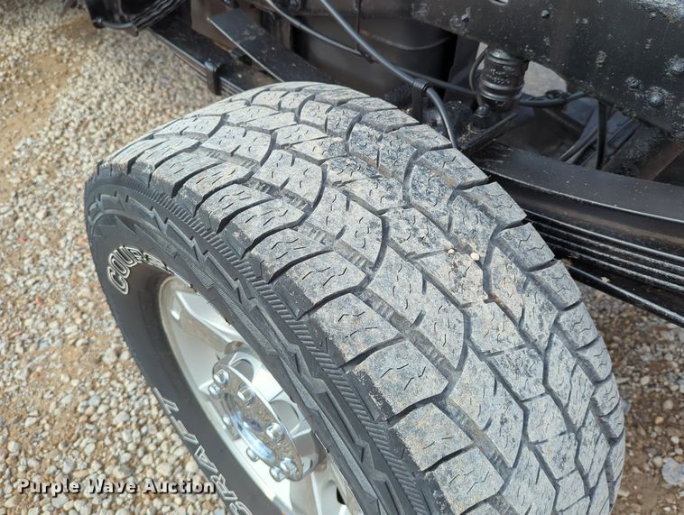 image for item LY9395 2008 Ford F350 Super Duty  pickup truck cab and chassis