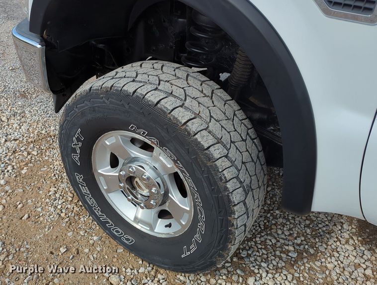 image for item LY9395 2008 Ford F350 Super Duty  pickup truck cab and chassis