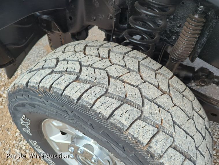 image for item LY9395 2008 Ford F350 Super Duty  pickup truck cab and chassis