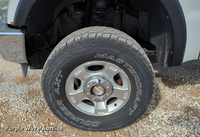 image for item LY9395 2008 Ford F350 Super Duty  pickup truck cab and chassis