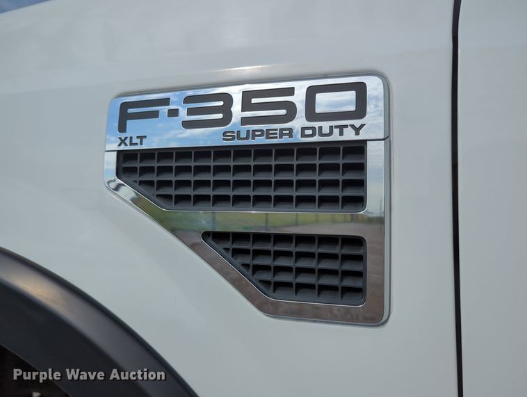 image for item LY9395 2008 Ford F350 Super Duty  pickup truck cab and chassis