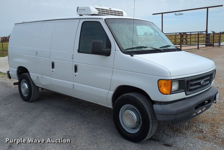 image for item LY9396 2006 Ford E350 Super Duty  refrigerated van