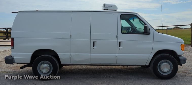 image for item LY9396 2006 Ford E350 Super Duty  refrigerated van