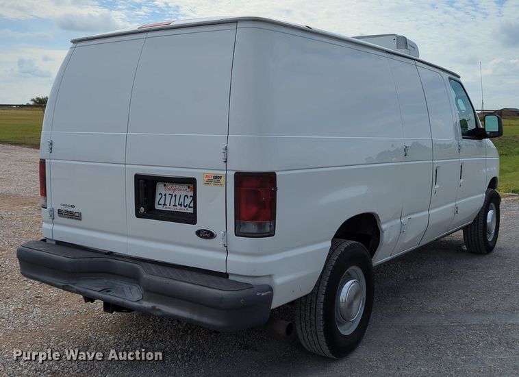 image for item LY9396 2006 Ford E350 Super Duty  refrigerated van