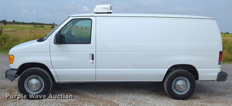 image for item LY9396 2006 Ford E350 Super Duty  refrigerated van