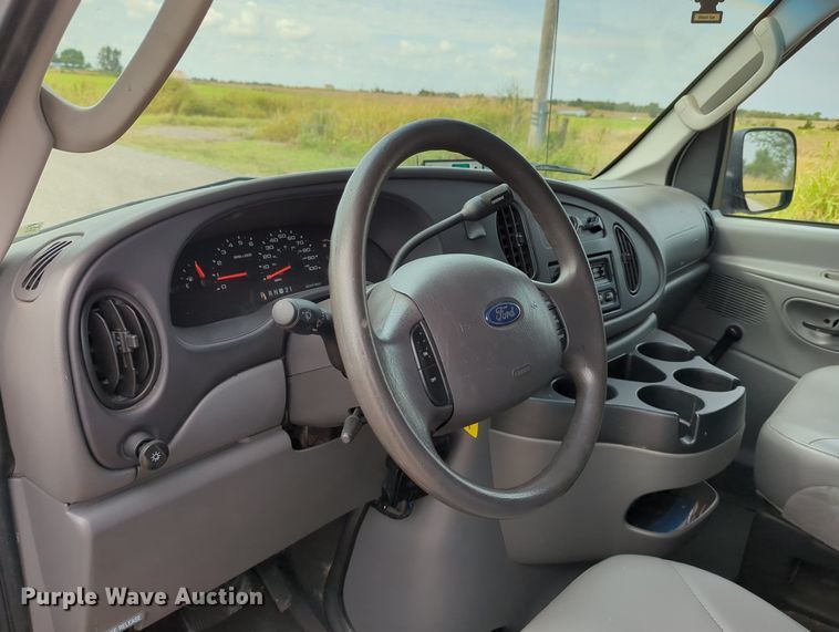 image for item LY9396 2006 Ford E350 Super Duty  refrigerated van