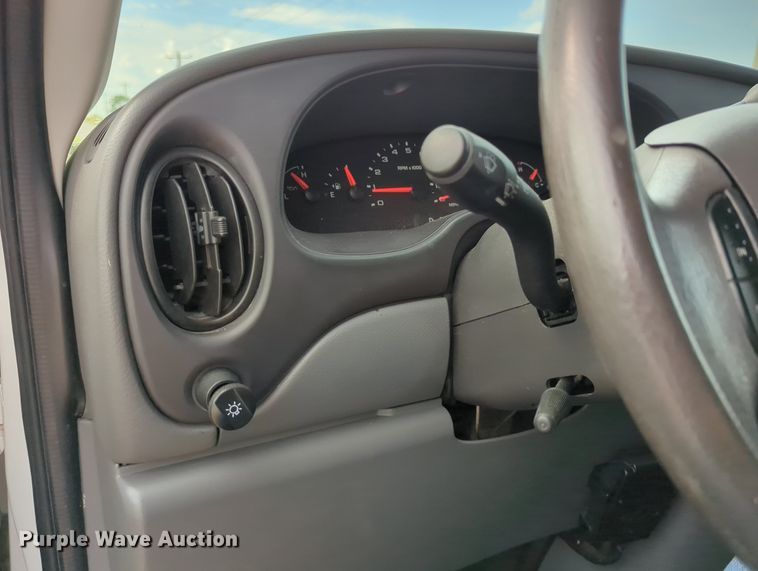 image for item LY9396 2006 Ford E350 Super Duty  refrigerated van