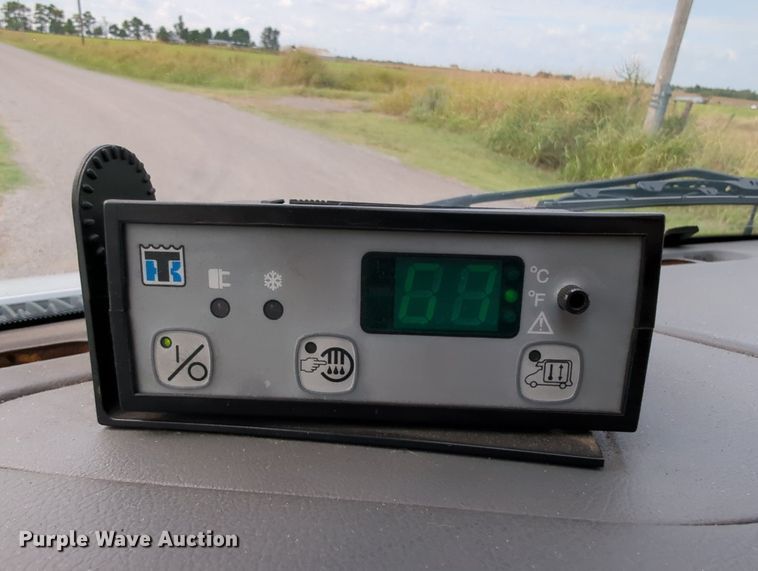 image for item LY9396 2006 Ford E350 Super Duty  refrigerated van