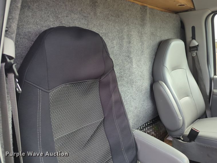 image for item LY9396 2006 Ford E350 Super Duty  refrigerated van