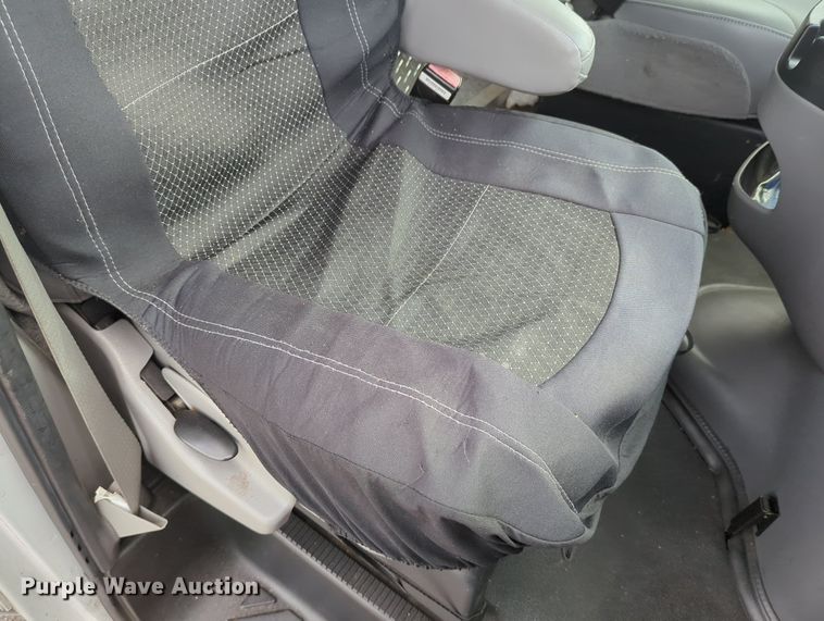 image for item LY9396 2006 Ford E350 Super Duty  refrigerated van