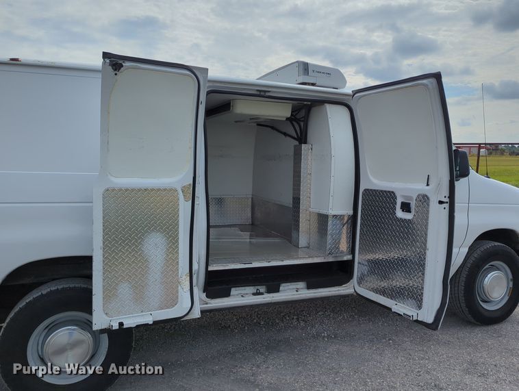 image for item LY9396 2006 Ford E350 Super Duty  refrigerated van