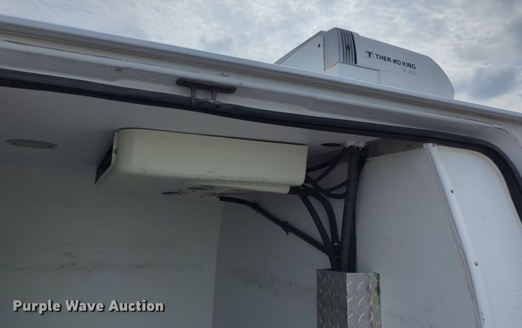 image for item LY9396 2006 Ford E350 Super Duty  refrigerated van