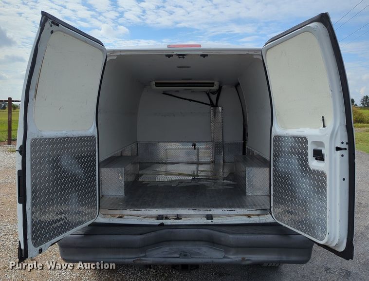 image for item LY9396 2006 Ford E350 Super Duty  refrigerated van