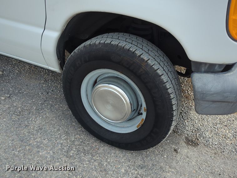 image for item LY9396 2006 Ford E350 Super Duty  refrigerated van