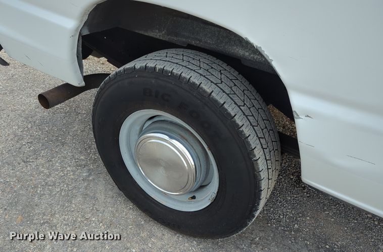 image for item LY9396 2006 Ford E350 Super Duty  refrigerated van