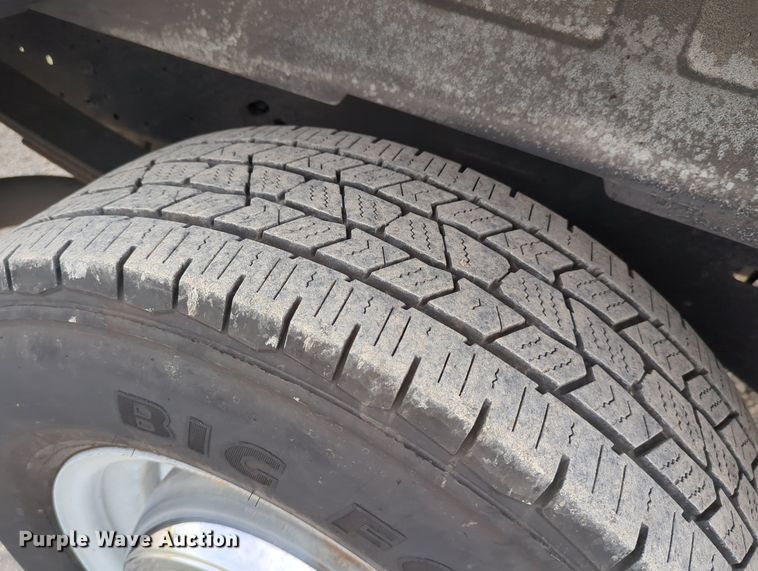 image for item LY9396 2006 Ford E350 Super Duty  refrigerated van