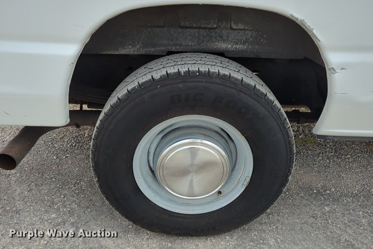 image for item LY9396 2006 Ford E350 Super Duty  refrigerated van