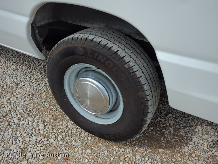 image for item LY9396 2006 Ford E350 Super Duty  refrigerated van