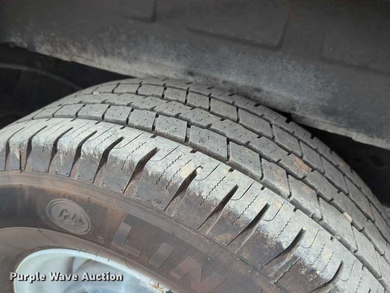 image for item LY9396 2006 Ford E350 Super Duty  refrigerated van