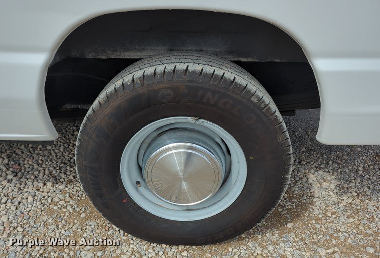 image for item LY9396 2006 Ford E350 Super Duty  refrigerated van