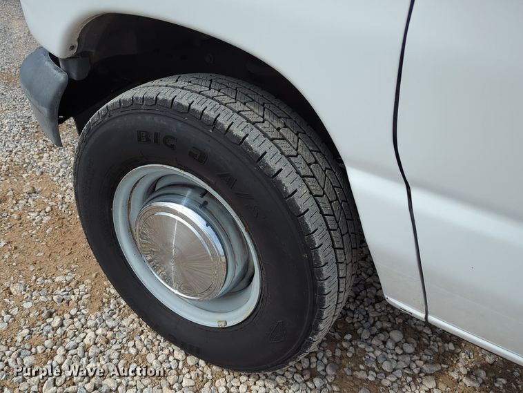 image for item LY9396 2006 Ford E350 Super Duty  refrigerated van