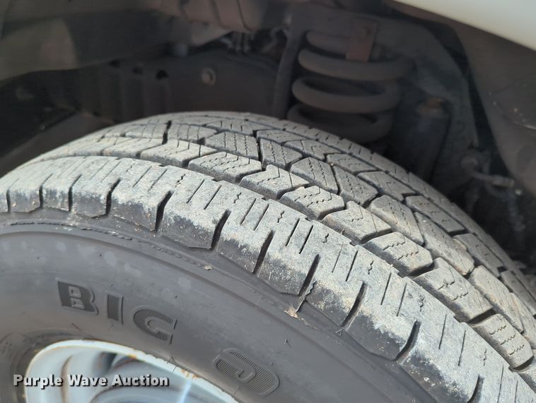 image for item LY9396 2006 Ford E350 Super Duty  refrigerated van