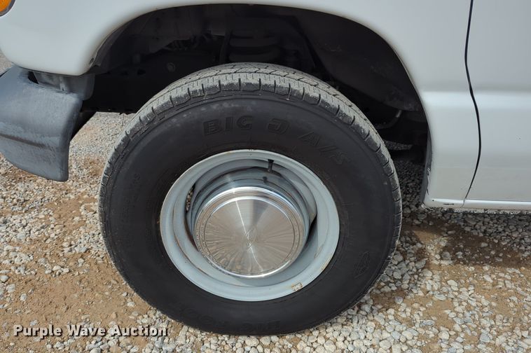 image for item LY9396 2006 Ford E350 Super Duty  refrigerated van